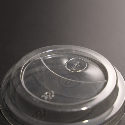 لیوان پلاستیکی شفاف و ضد نشت PET، بدون BPA، با درب تخت مناسب برای لیوان آبمیوه